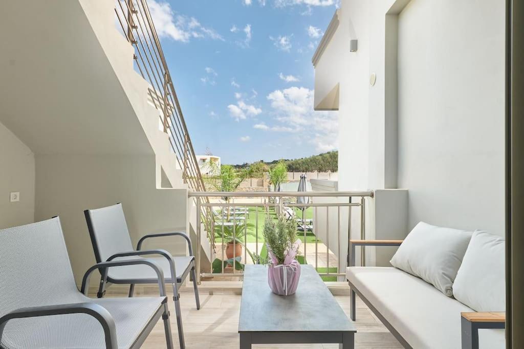 Superior Family Apartment W/Pool Dining Area Stavromenos Exterior photo